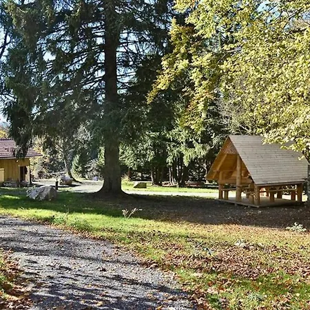 Le Petit Loup, Neuf Avec Jardin Apartment